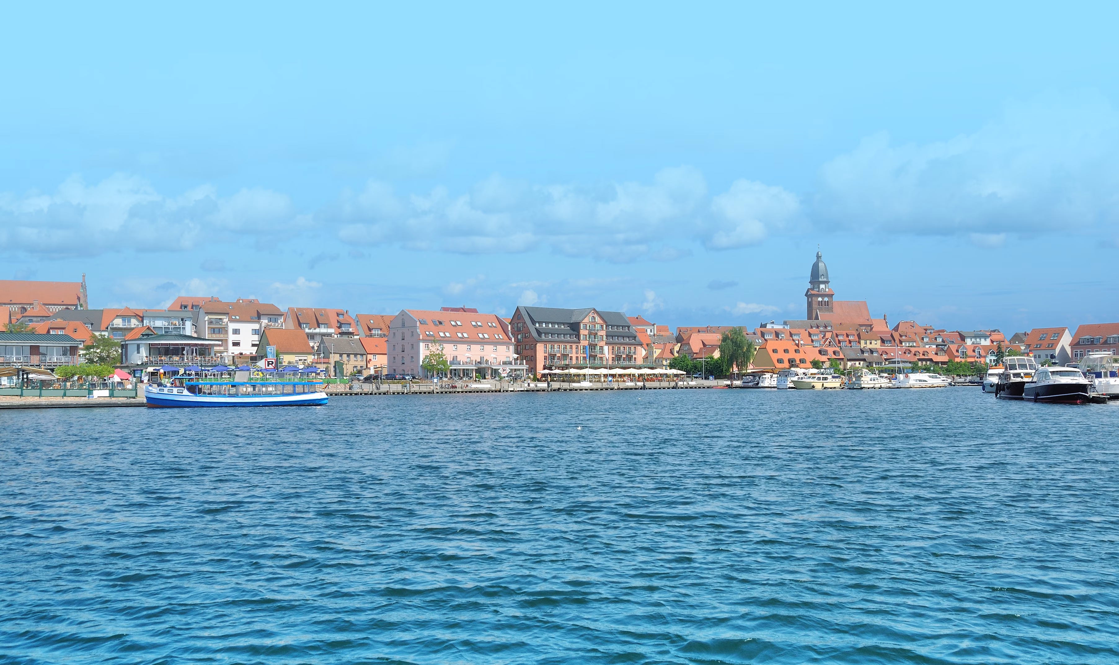 Hafen von Waren (Müritz) an der Mecklenburgischen Seenplatte