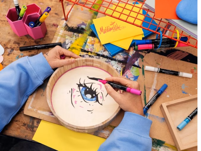 Kreatives Gestalten mit dem Multimark Acrylic: Workshop für Erwachsene