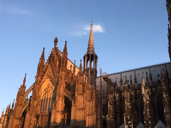 Meet5 - Der Dom von außen