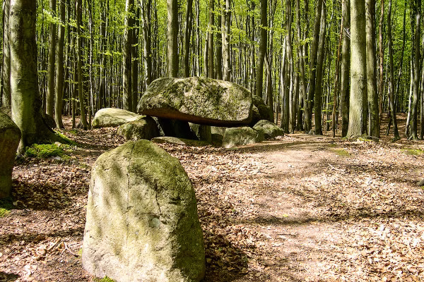 Jungsteinzeitliches Großsteingrab