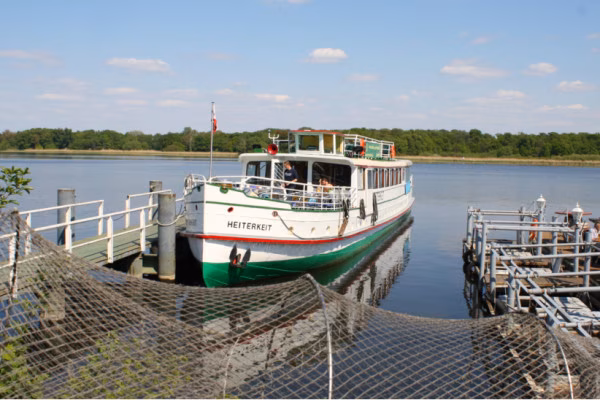 MS Heiterkeit am Anleger in Werder