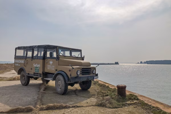 HANOMAG im ehemaligen Militärhafen auf dem Bug