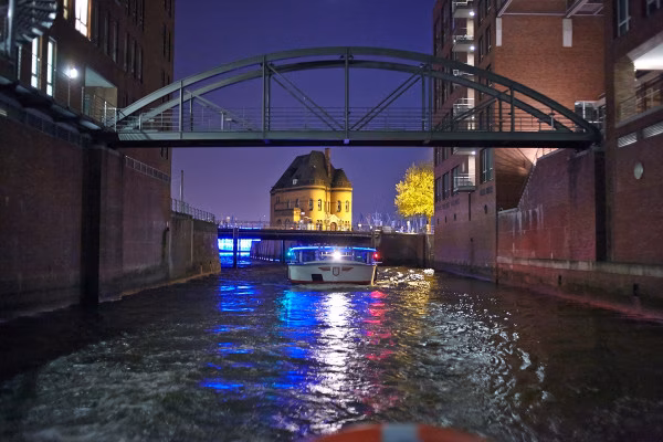 Romantische Fahrt durch die Speicherstadt