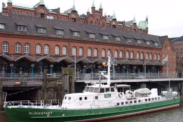 Das Zollschiff am Zollmuseum