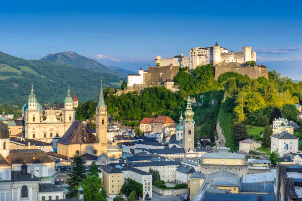 Blick auf die Festung Hohensalzburg und Salzburger Dom