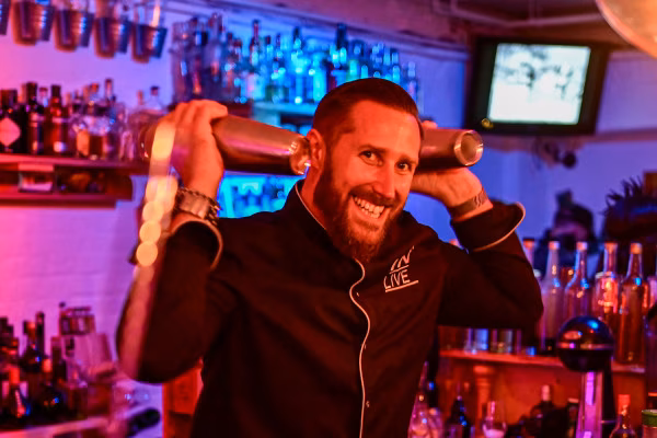 Cocktail-Kurs mit erfahrenem Profi