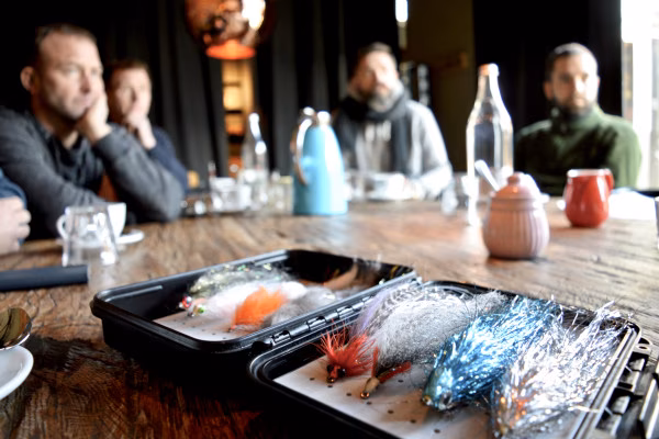 Lerne alle wichtigen Grundlagen des Fliegenfischens!