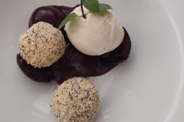 Topfenknödel mit Zwetschgen
