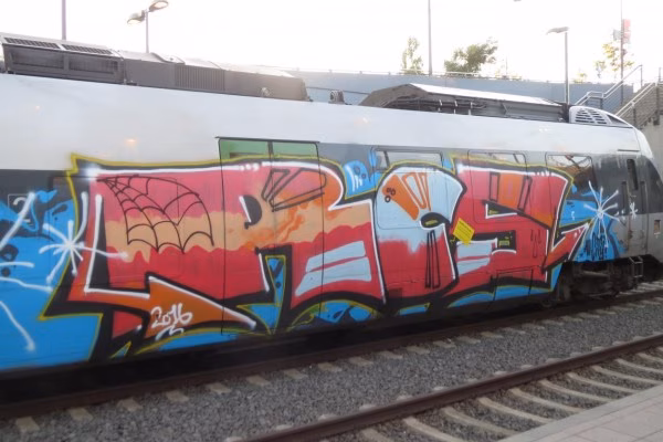 Nicht immer legal - die StreetArt auf Zügen.