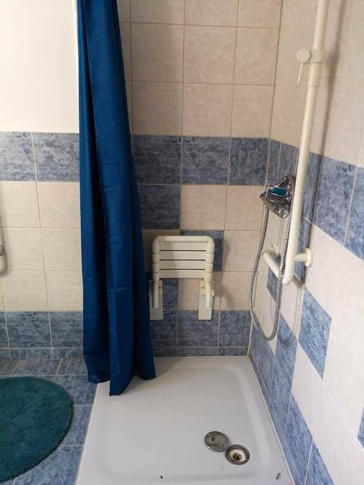 Apartment mit 4 Schlafzimmern und einem Balkon 