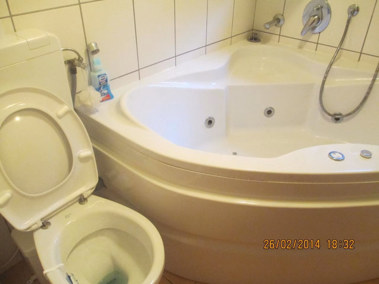 Doppelzimmer mit Whirlpool-Badewanne