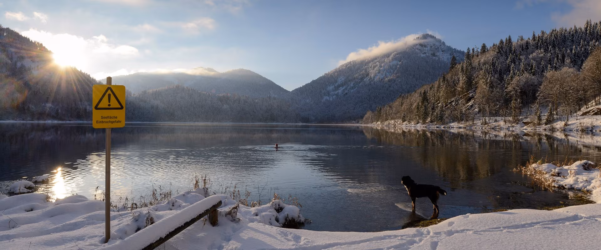 Winterlicher Bergsee in Ruhpolding