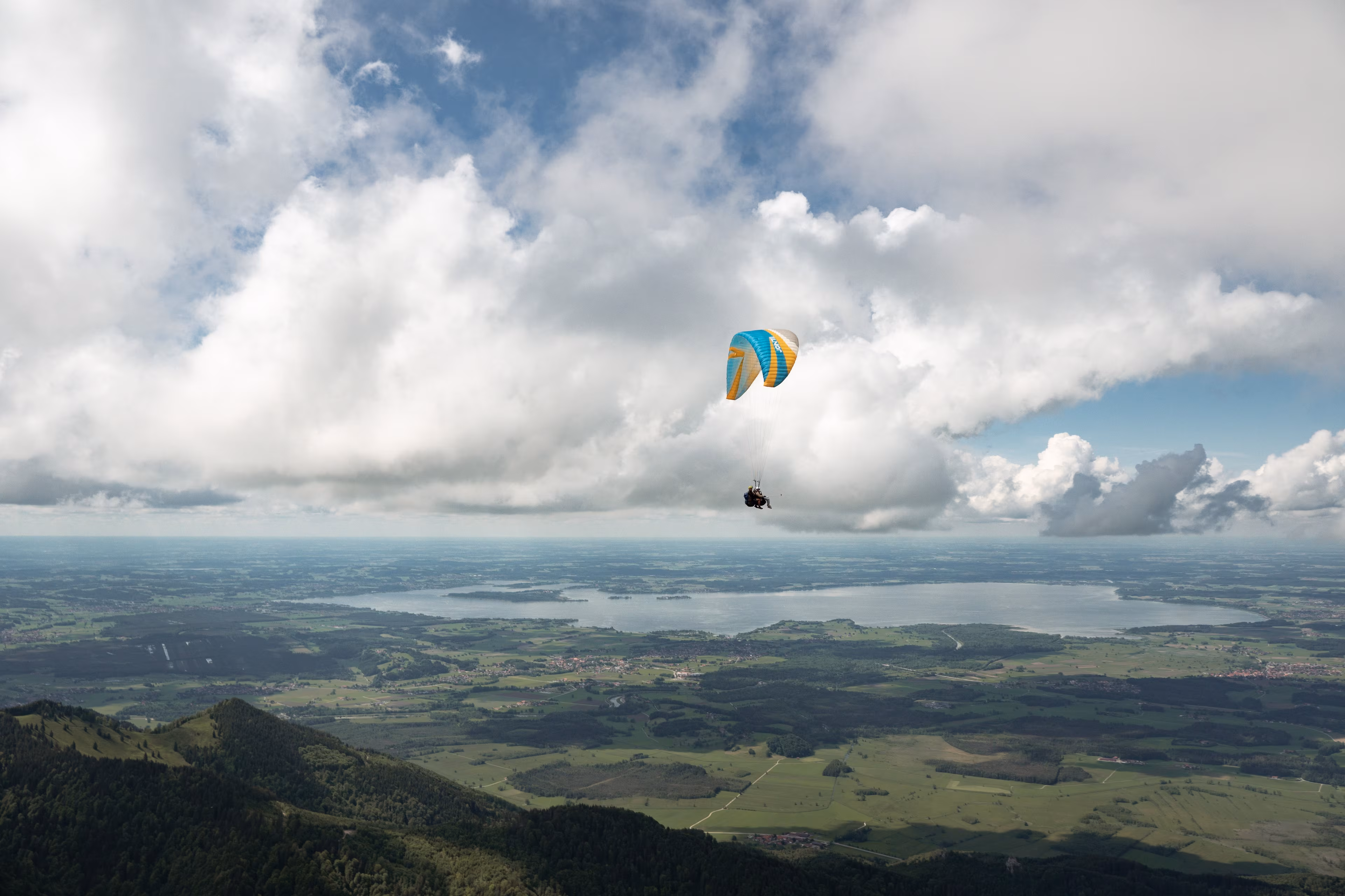Tandem-Gleitschirmfliegen am Chiemsee