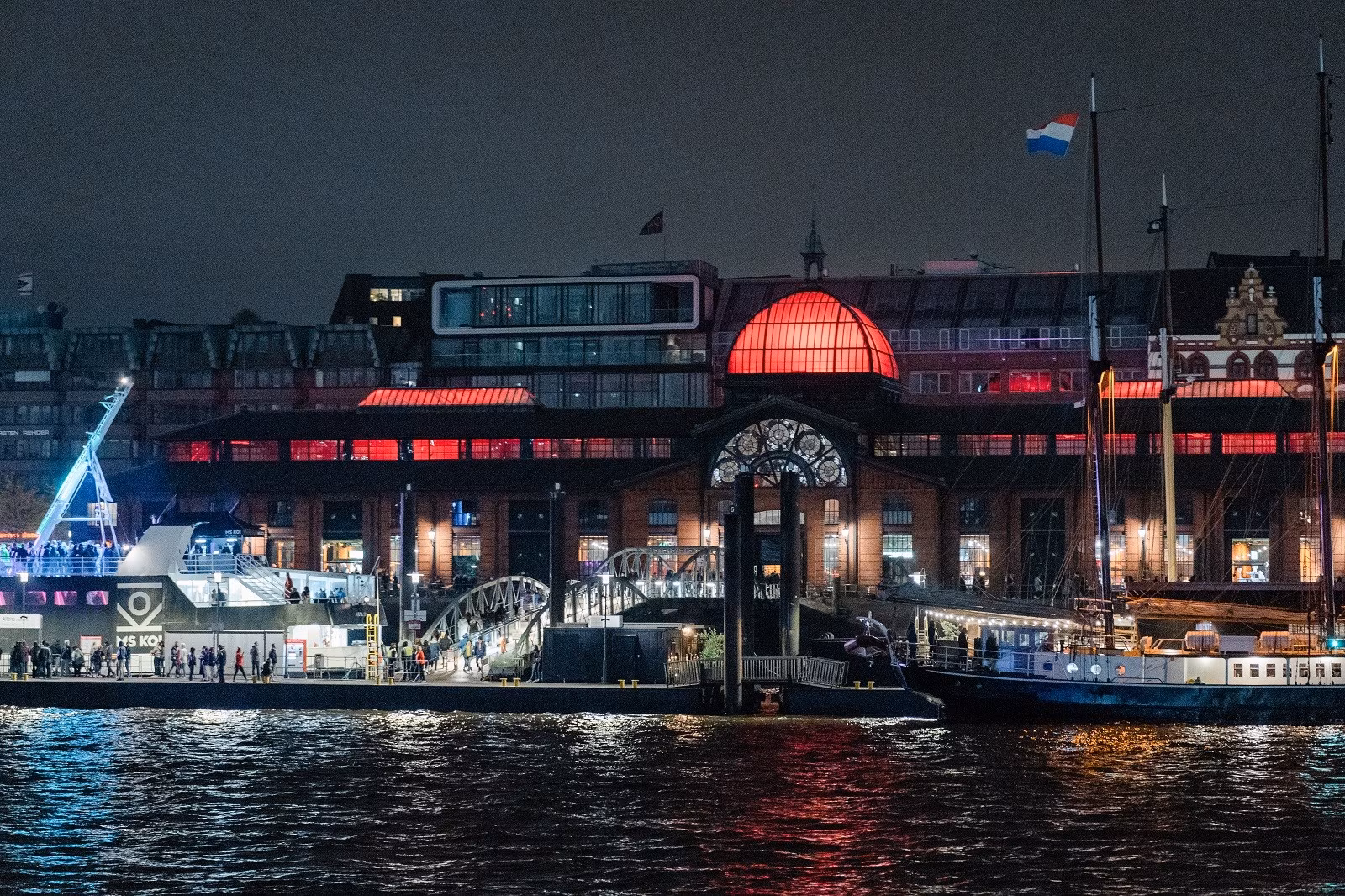 St. Pauli-Landungsbrücken am Hamburger Hafen
