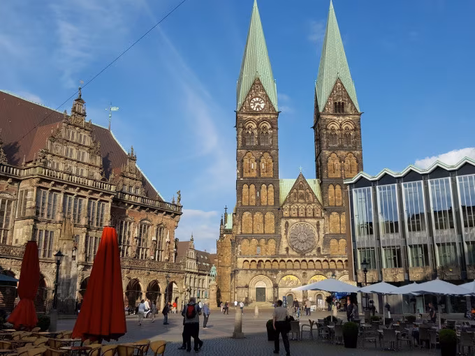 Truth or lie? (Public tours)