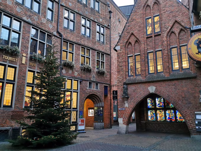 Bremens heimliche Hauptstraße - die Böttcherstraße (für Grupen)