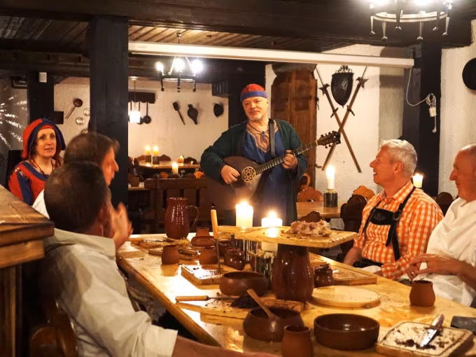 6 Gänge Ritteressen mit Live Musik - Dinner Show