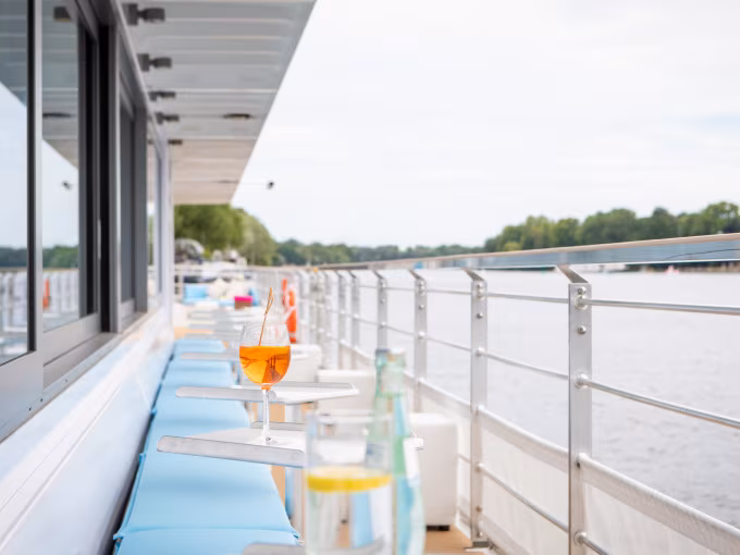 Berliner Highlight Tour mit Solarschiff | Abfahrt Märkisches Ufer 