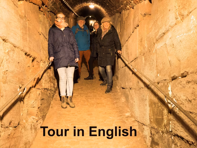Tunnels and Secret Passages under the Castle (english)