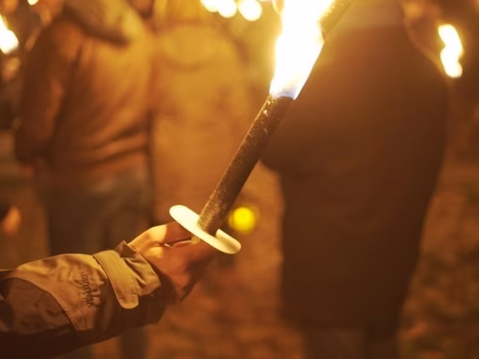 Fackel- oder Laternenlauf für Gruppen