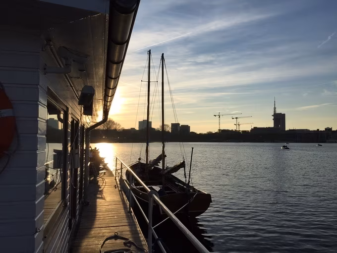 Traumhafter Sundowner-Törn mit Zweimast-Segelkutter auf der Hamburger Alster