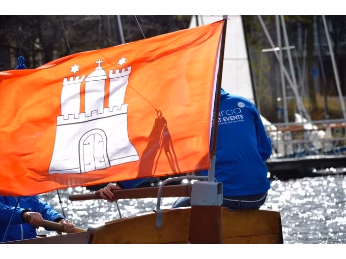 Segeltörn mit Zweimast-Segelkutter auf der Hamburger Alster