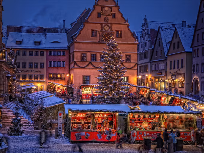 Romantic Christmas Moments in Rothenburg ob der Tauber & Würzburg
