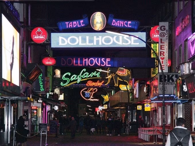 Reeperbahn-Führung in Hamburg St. Pauli am späten Abend | 21:30 Uhr