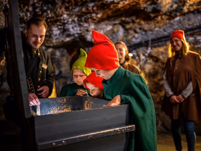 Familienführung im Schaubergwerk Feengrotten + optional Abenteuerwald Feenweltchen