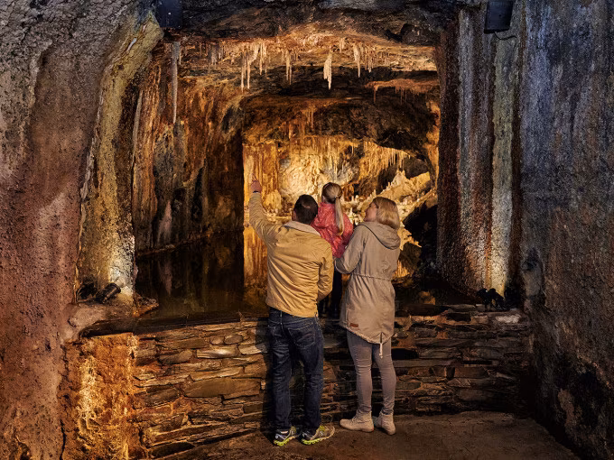 Familienführung im Schaubergwerk Feengrotten + optional Abenteuerwald Feenweltchen