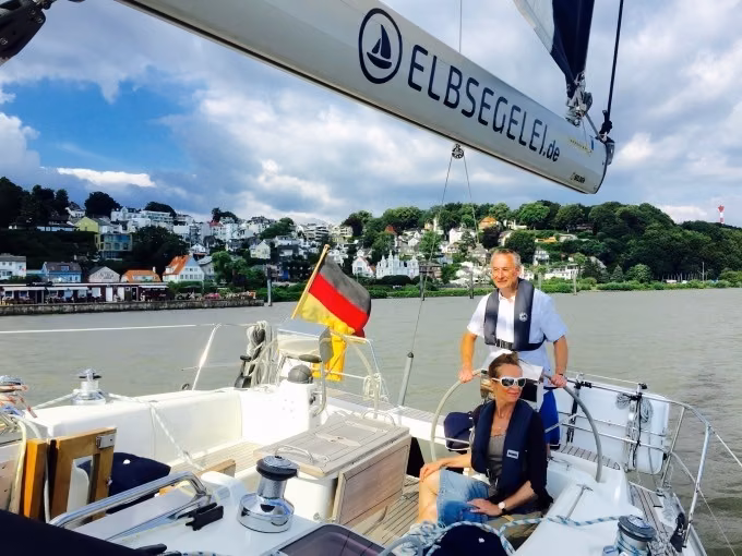 Segeltörn ''Vor die Tore Hamburgs'' - emissionslos, nachhaltig, authentisch! Ab/an WEDEL. 