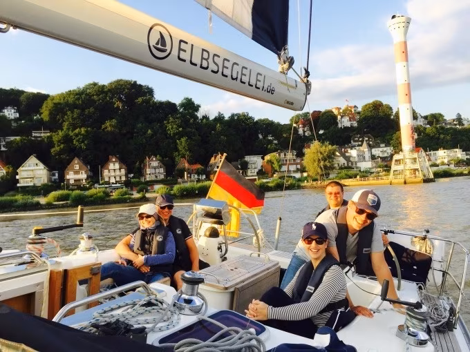 Segeltörn ''Blankenese'' - emissionslos, nachhaltig, authentisch! Ab/an HAMBURG. 
