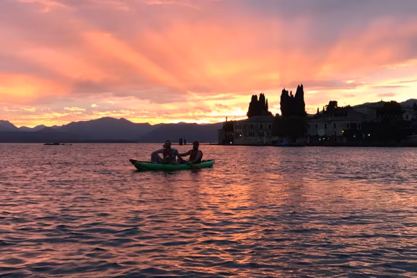Kanutour bei Sonnenuntergang in Garda