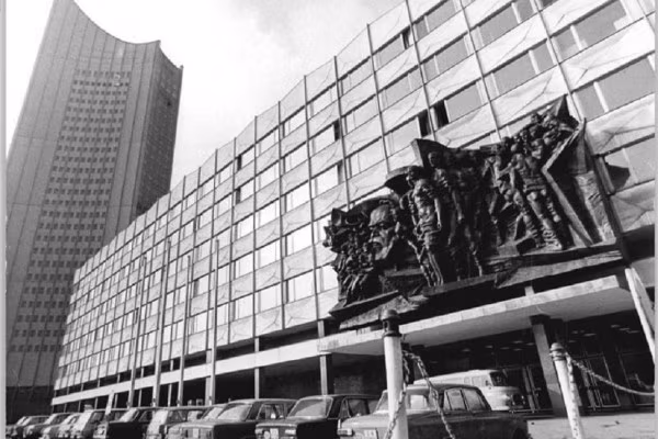 Die Sprengung der Paulinerkirche wird wie die DDR-Architektur bei unsere Führung thematisiert.