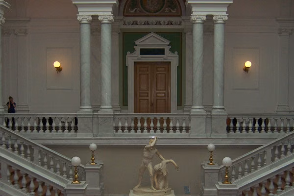 Das Treppenhaus der Universitätsbibliothek im Musikviertel.