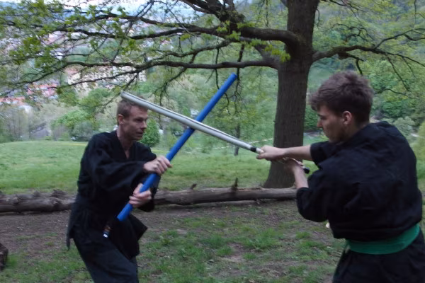 Bewaffnete Kampfkunst.