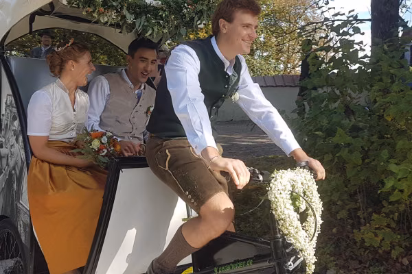Hochzeits-Rikscha, Abholservice