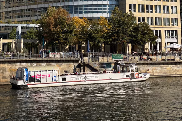 Anlegestelle schräg gegenüber Berliner Dom 
