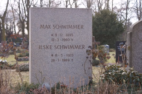 Das Grabmal von Max Schwimmer.