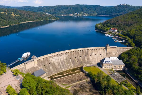 Edertalsperre und Edersee von oben