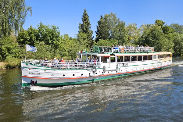MS Heiterkeit im Kanal