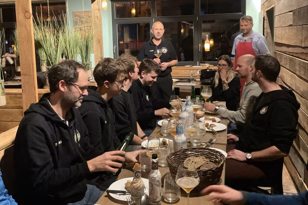 Gemütliche Atmosphäre inmitten der Brauerei