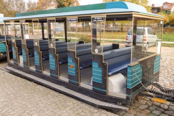 Stadtrundfahrt mit der Müritz Tschu Tschu Bahn in Waren
