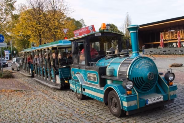 Stadtrundfahrt mit der Müritz Tschu Tschu Bahn in Waren