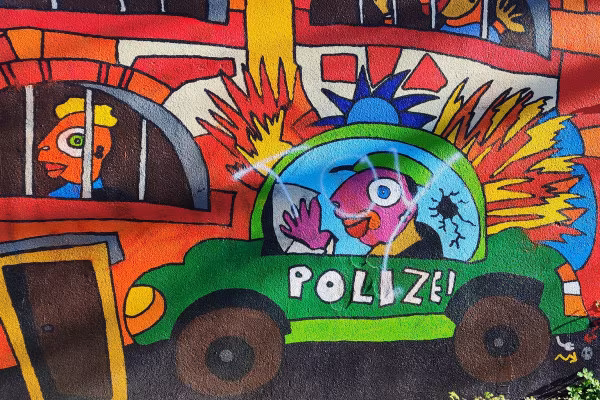 Manchmal kommen die bösen Jungs hinter Gitter.