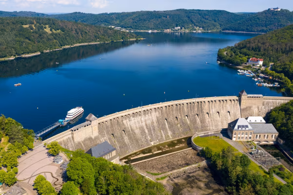 Edertalsperre und Edersee von oben