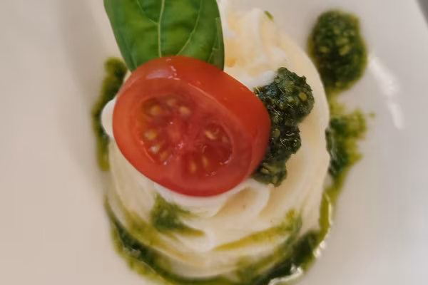 Burrata Espuma mit Pesto