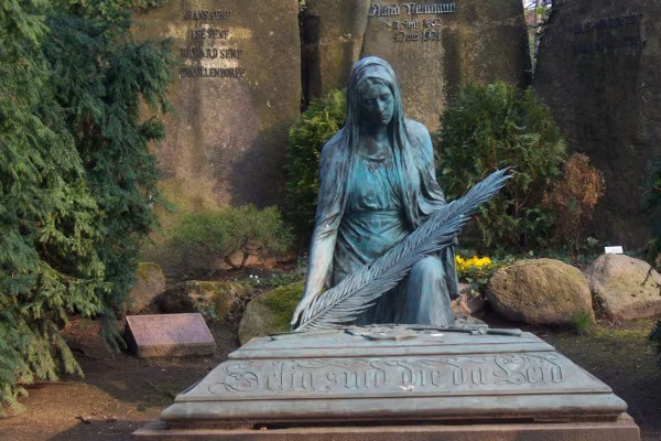 Der Leipziger Südfriedhof biete eine Fülle von kunsthandwerklichen Arbeiten.