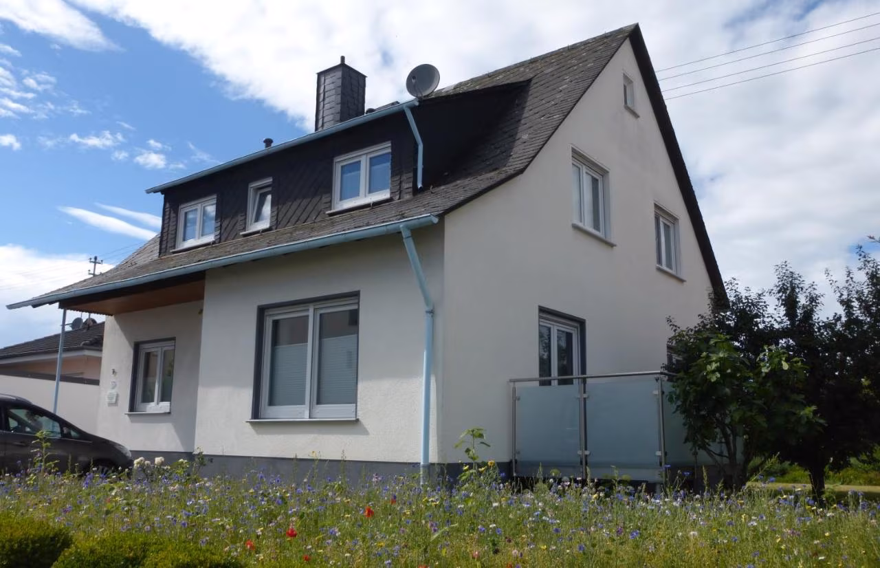 Apartment mit Balkon