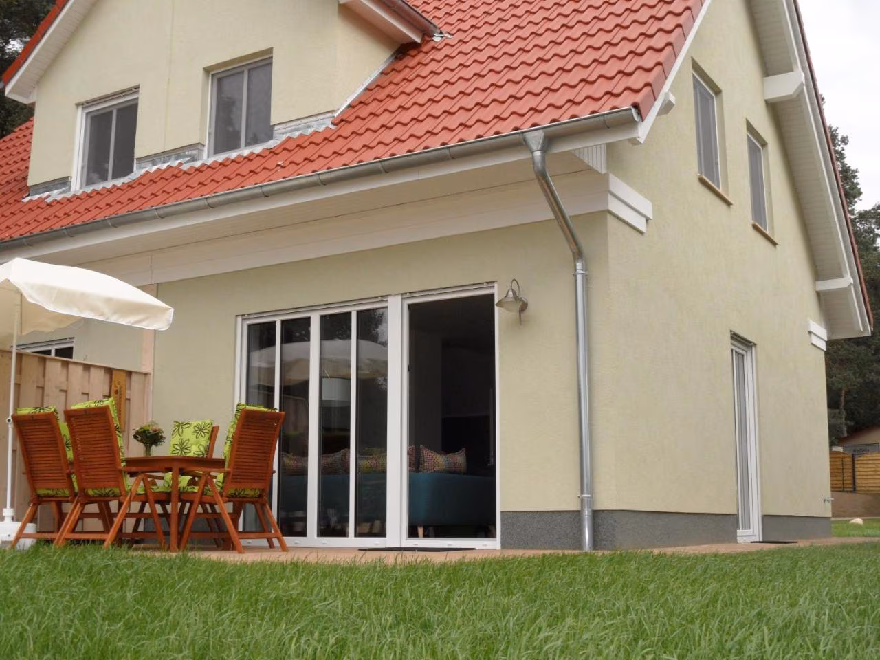 Three-Bedroom House with Terrace